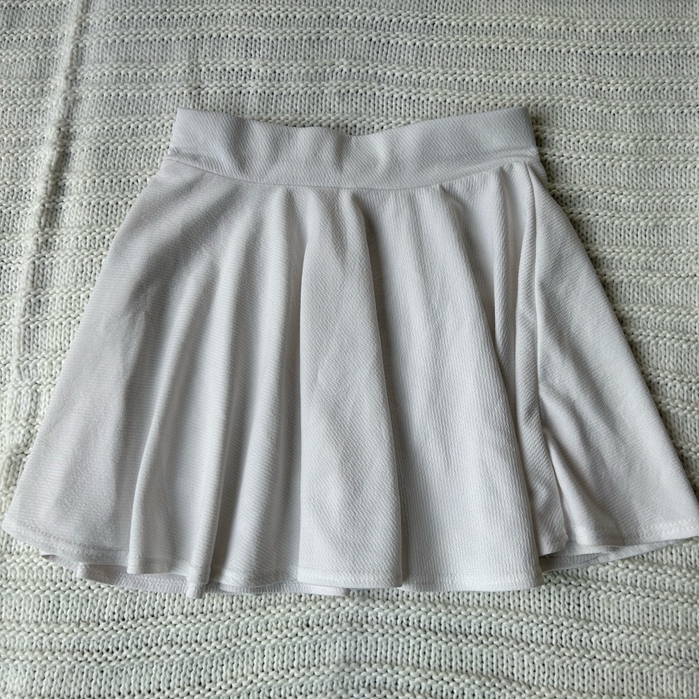 White skirt, size medium - Picture 4 of 5